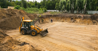 Разработка котлована Симферополь стоимость за от 573 руб. м3 - заказать работы по копке и рытью котлованов | траншей 